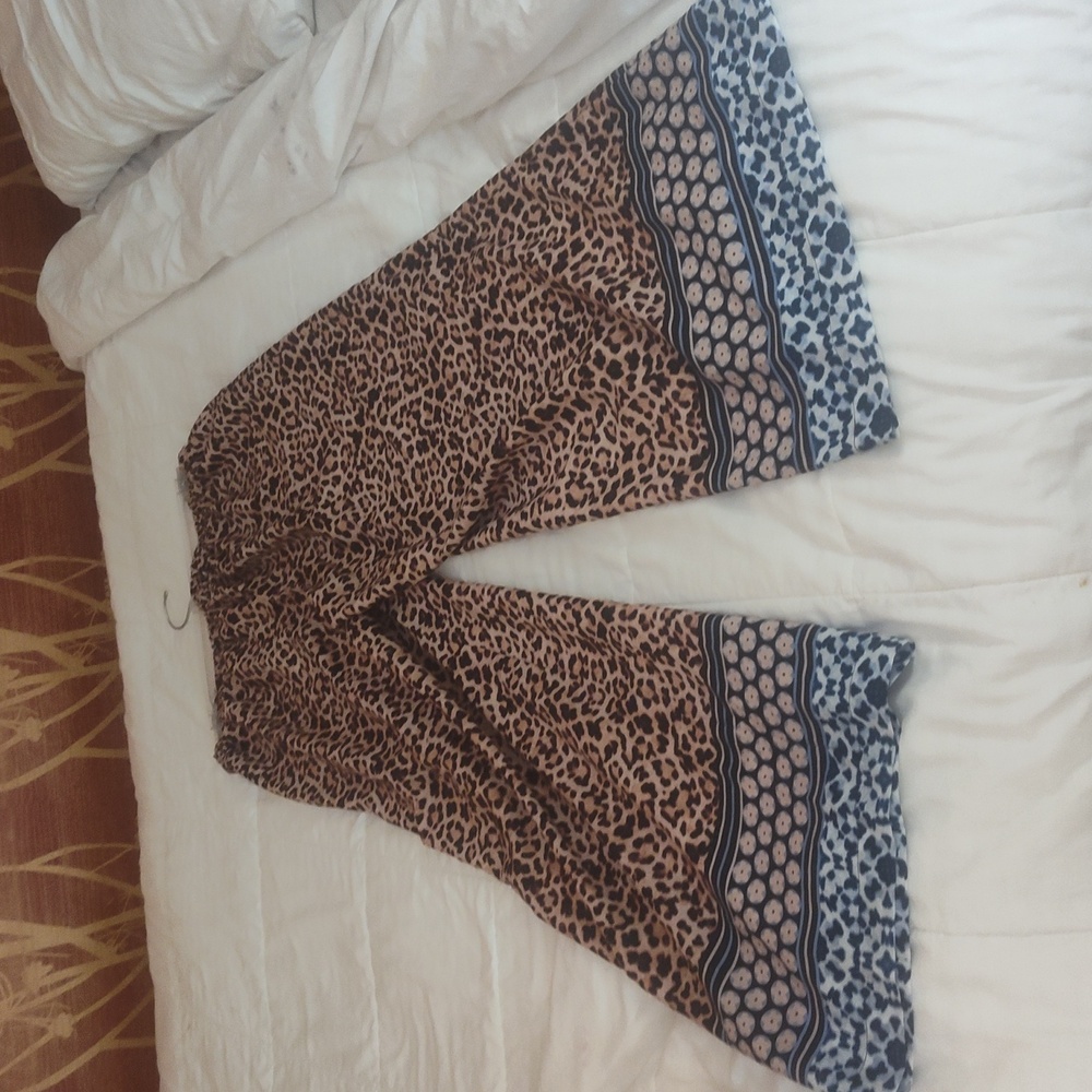 Wide Leg Resort Style Pants - Picture 3 of 4